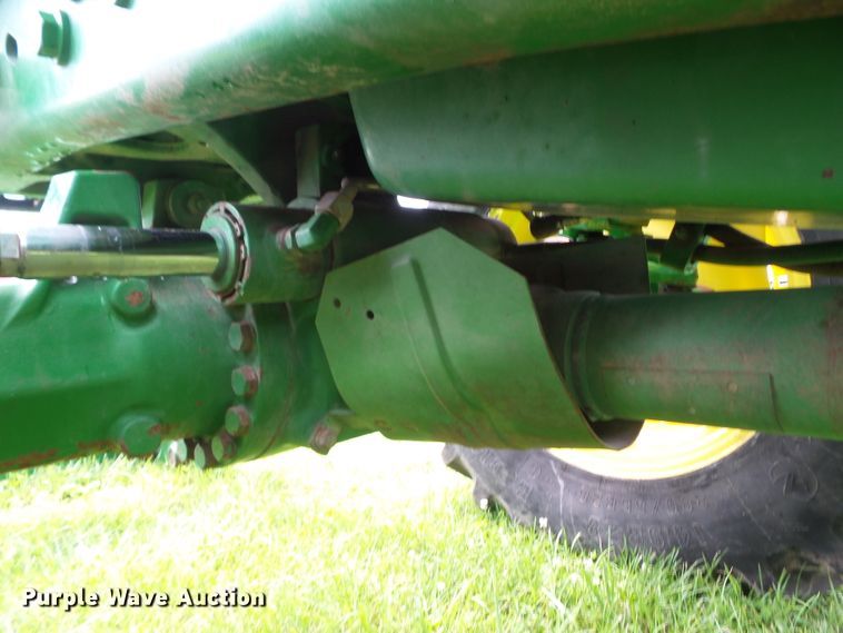 image for item DA7149 2004 John Deere 7220  MFWD tractor
