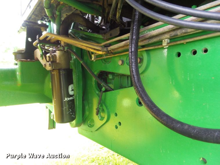 image for item DA7149 2004 John Deere 7220  MFWD tractor