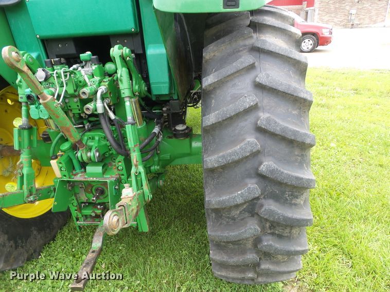 image for item DA7149 2004 John Deere 7220  MFWD tractor