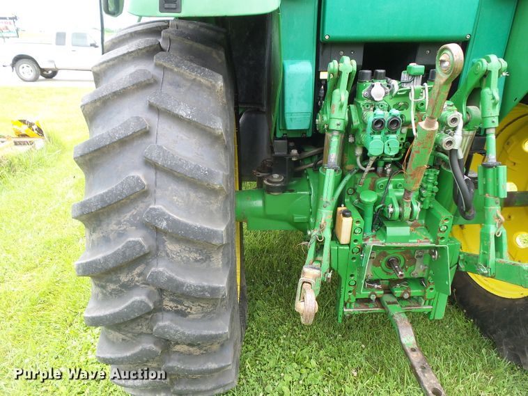 image for item DA7149 2004 John Deere 7220  MFWD tractor