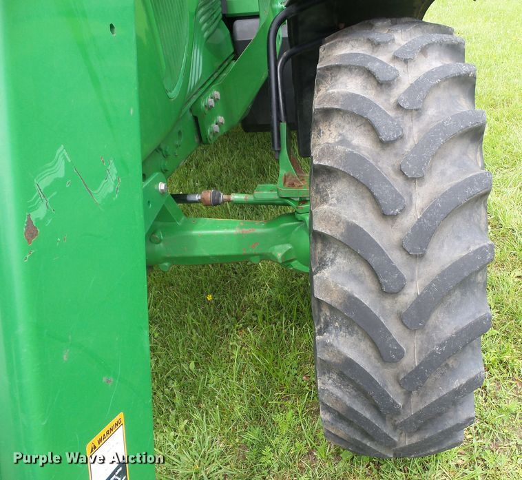image for item DA7149 2004 John Deere 7220  MFWD tractor