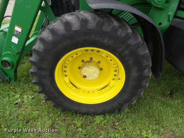 image for item DA7149 2004 John Deere 7220  MFWD tractor