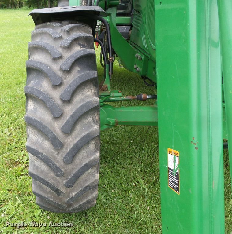 image for item DA7149 2004 John Deere 7220  MFWD tractor