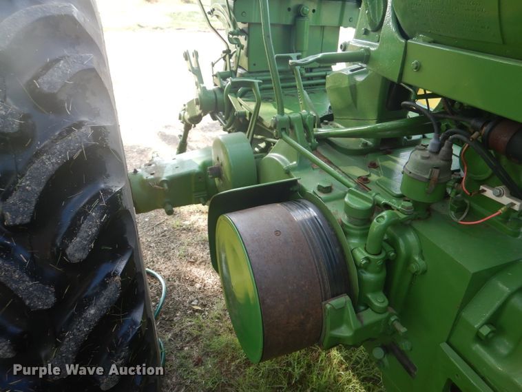 image for item DJ0552 1956 John Deere 620  tractor