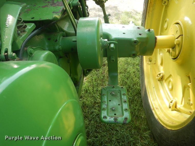 image for item DJ0552 1956 John Deere 620  tractor