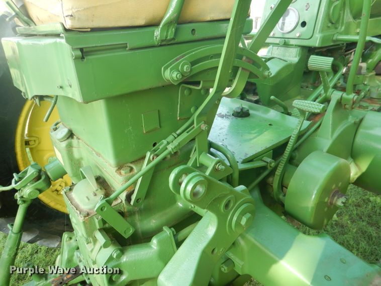 image for item DJ0552 1956 John Deere 620  tractor