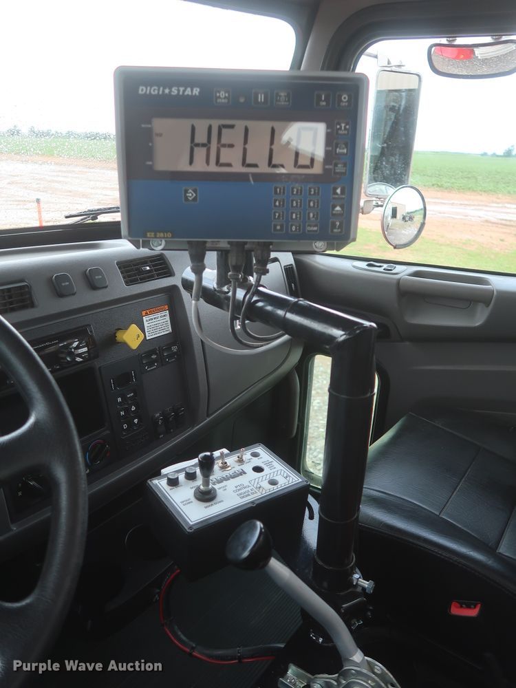 image for item DJ1931 2017 Peterbilt 337  feed mixer truck