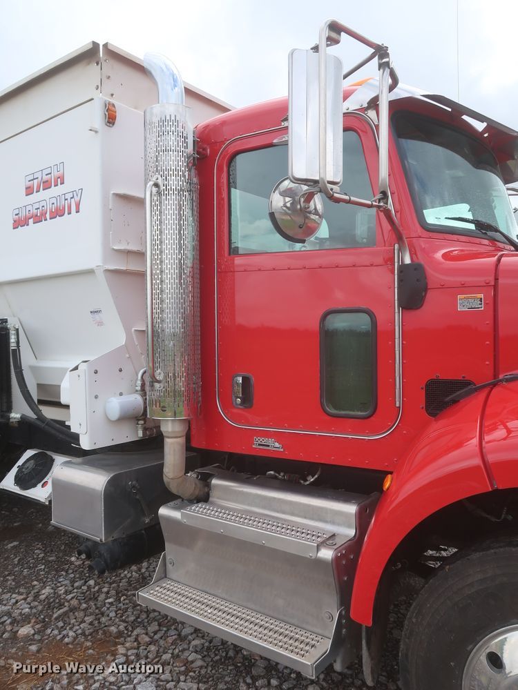 image for item DJ1931 2017 Peterbilt 337  feed mixer truck