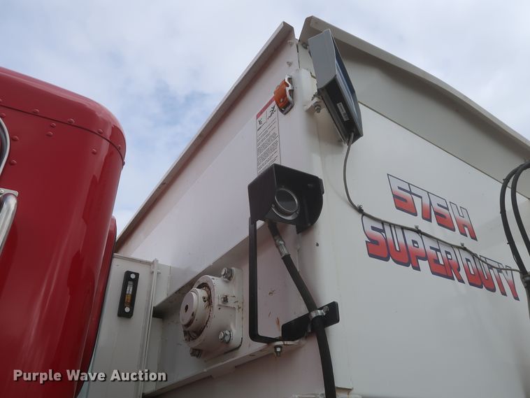 image for item DJ1931 2017 Peterbilt 337  feed mixer truck