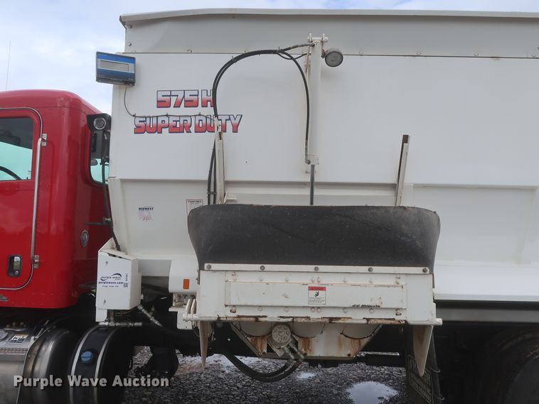 image for item DJ1931 2017 Peterbilt 337  feed mixer truck