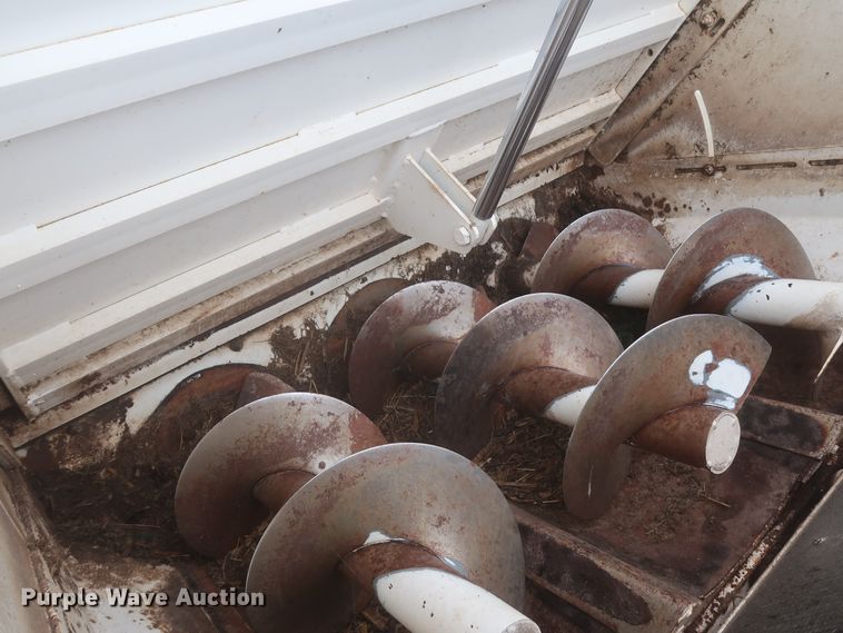 image for item DJ1931 2017 Peterbilt 337  feed mixer truck