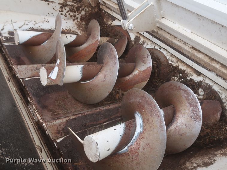 image for item DJ1931 2017 Peterbilt 337  feed mixer truck