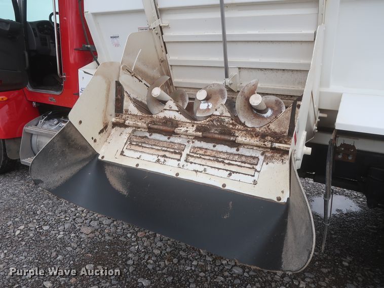 image for item DJ1931 2017 Peterbilt 337  feed mixer truck