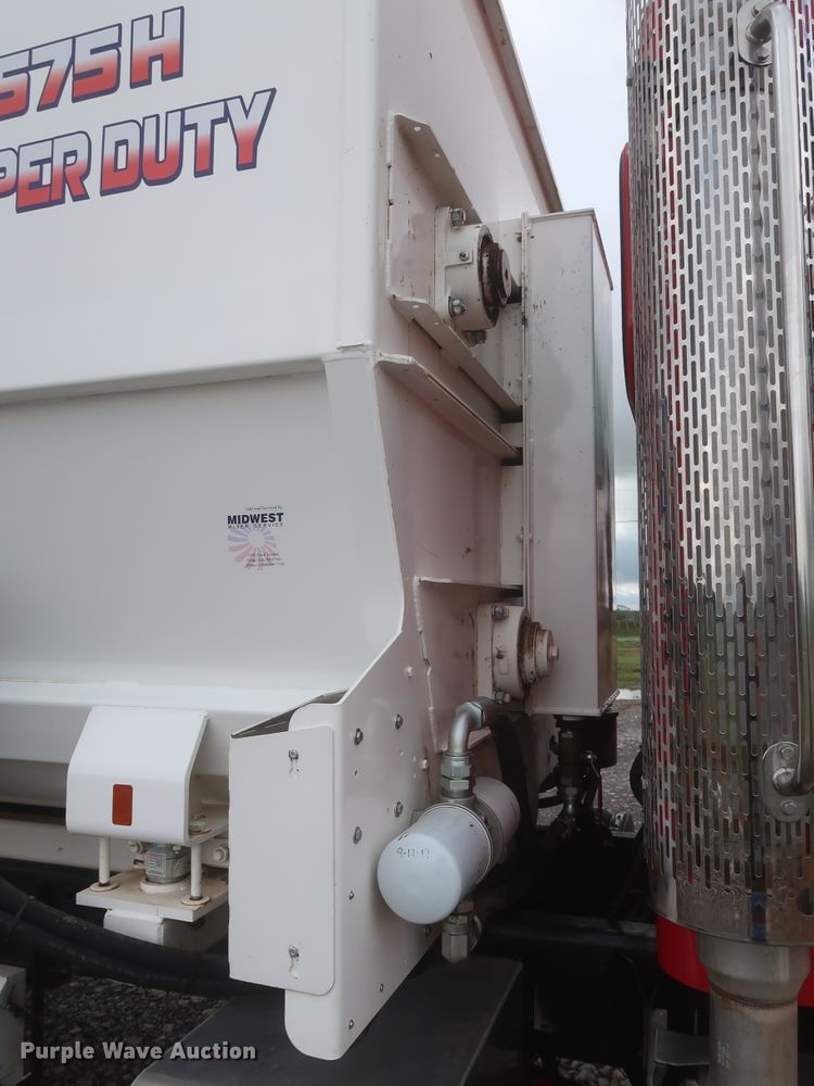 image for item DJ1931 2017 Peterbilt 337  feed mixer truck