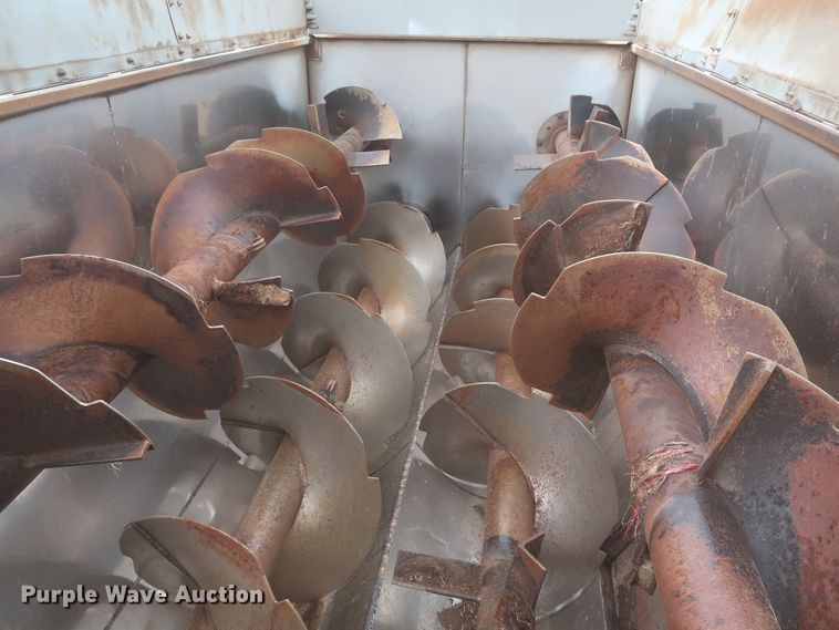 image for item DJ1931 2017 Peterbilt 337  feed mixer truck