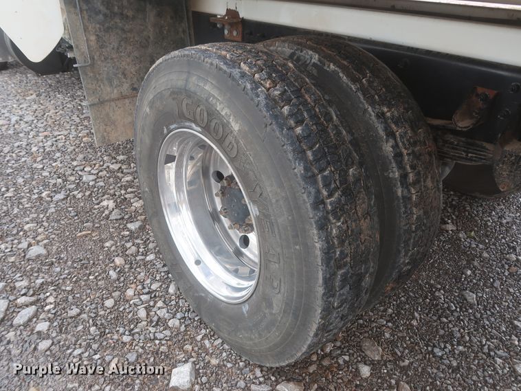 image for item DJ1931 2017 Peterbilt 337  feed mixer truck