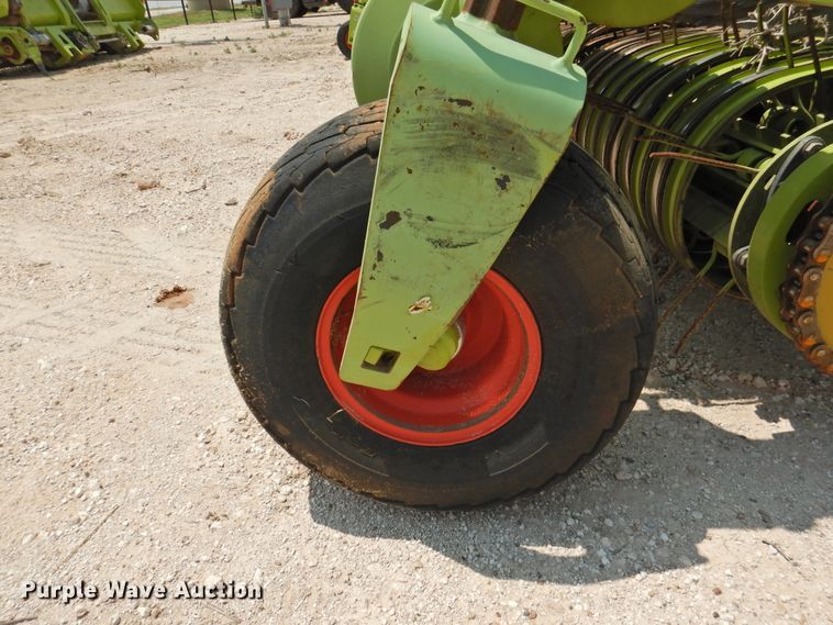 image for item DK2385 2015 Claas 380  pickup head