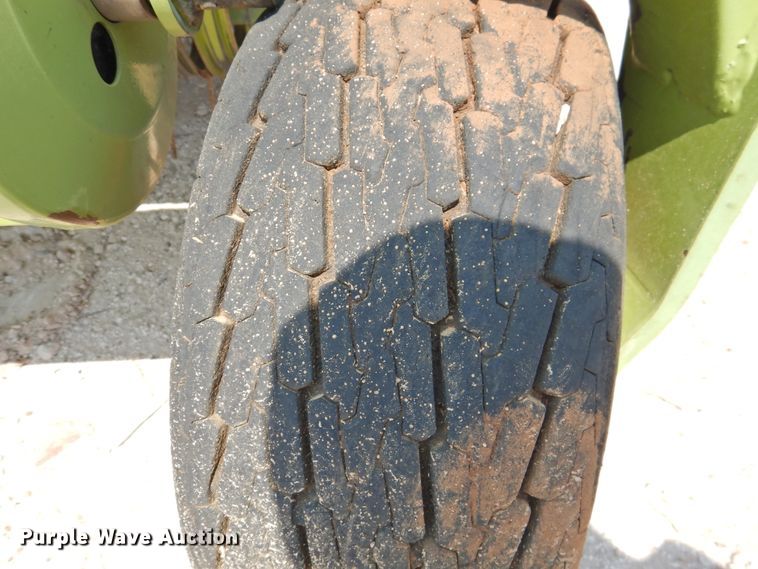 image for item DK2385 2015 Claas 380  pickup head