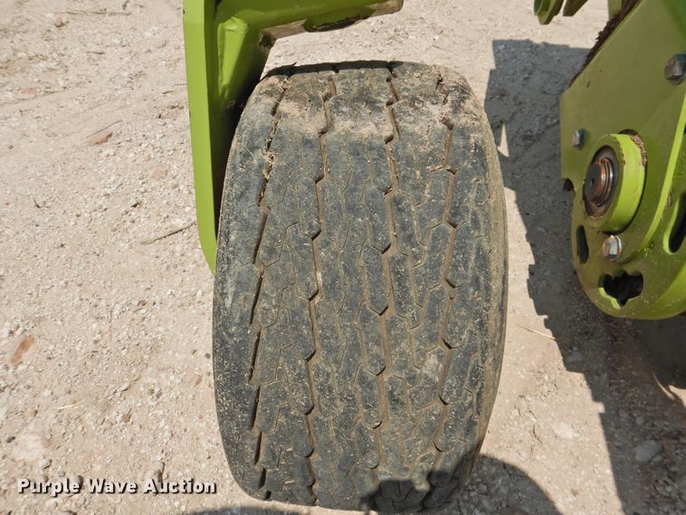 image for item DK2385 2015 Claas 380  pickup head