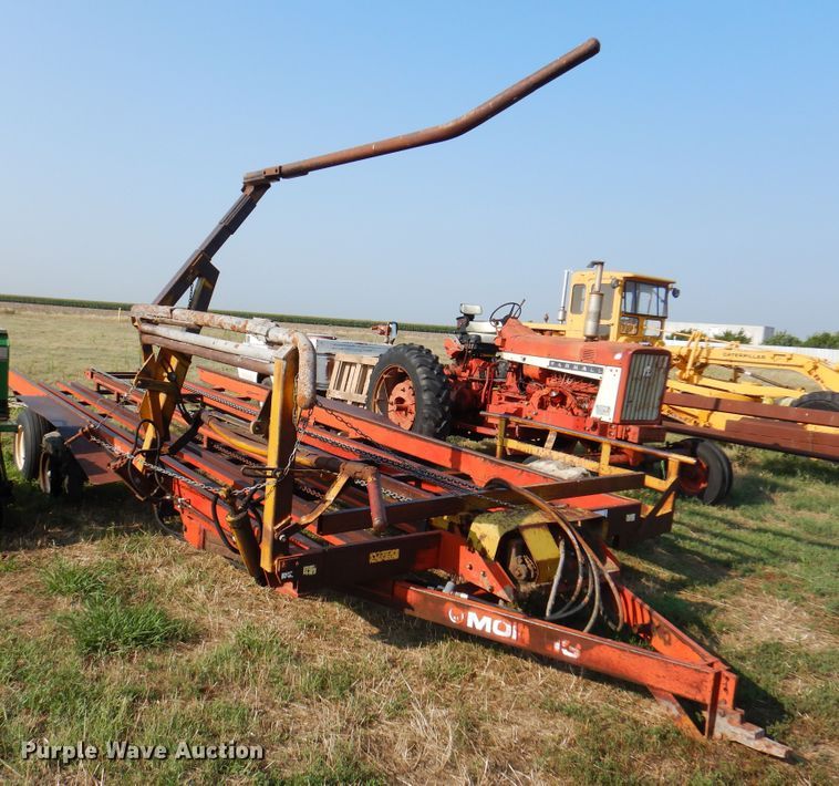 image for item DK8112 Morris Rod-Weeder M881  bale accumulator