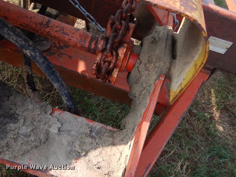 image for item DK8112 Morris Rod-Weeder M881  bale accumulator