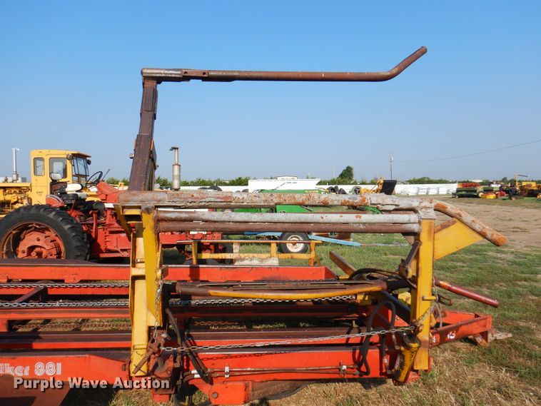 image for item DK8112 Morris Rod-Weeder M881  bale accumulator