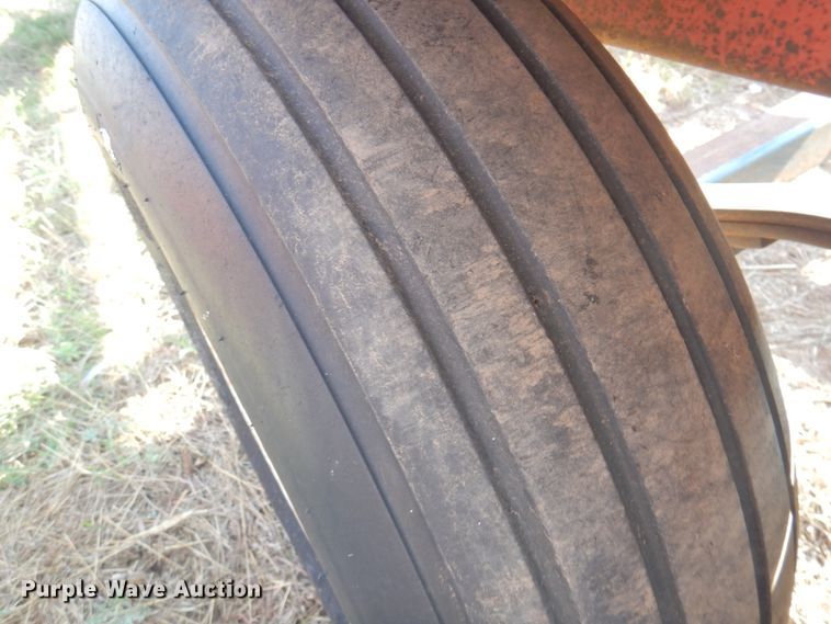 image for item DK8112 Morris Rod-Weeder M881  bale accumulator