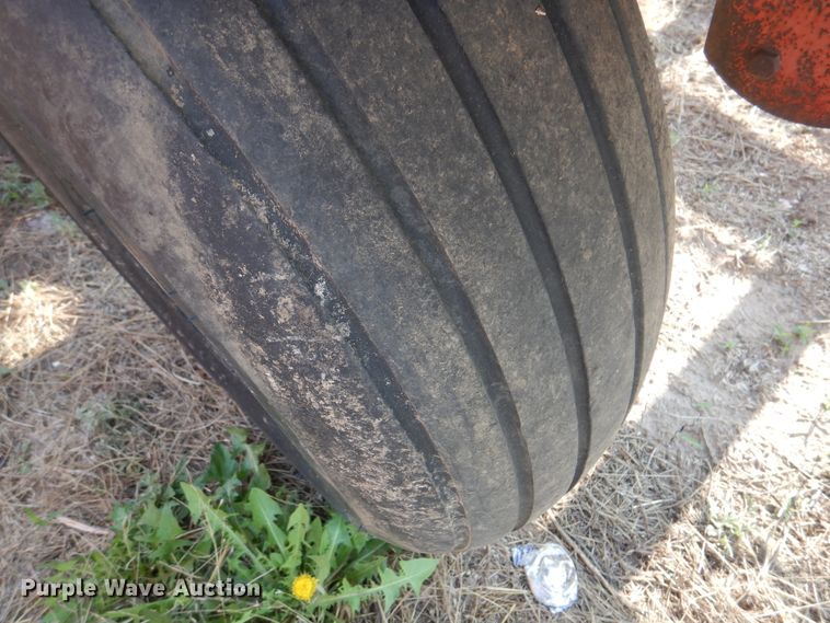 image for item DK8112 Morris Rod-Weeder M881  bale accumulator