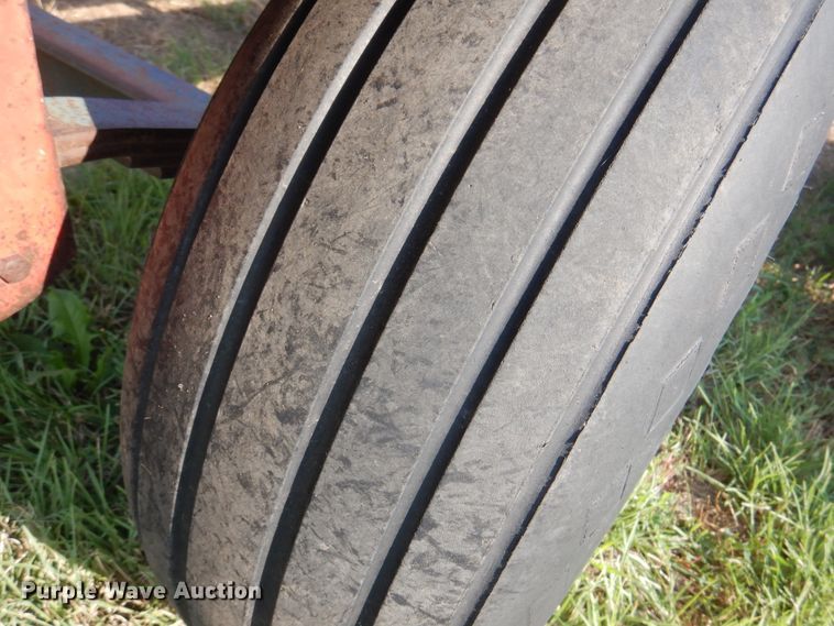 image for item DK8112 Morris Rod-Weeder M881  bale accumulator