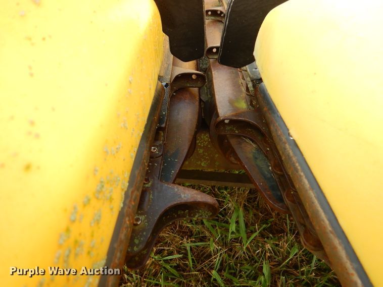 image for item DL3430 New Holland 98C  corn head