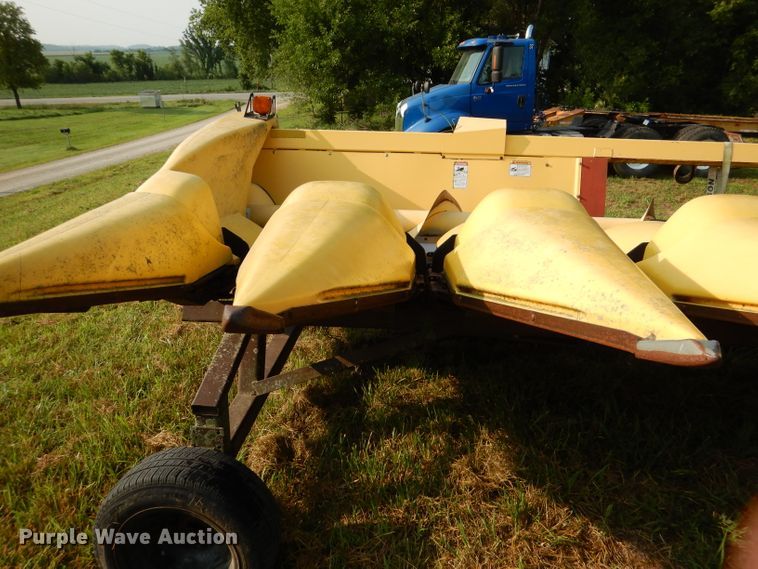 image for item DL3430 New Holland 98C  corn head