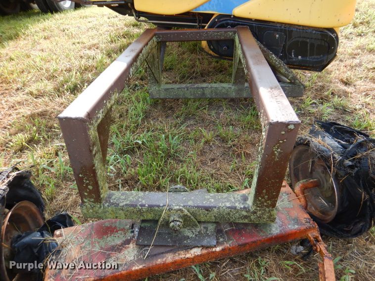 image for item DL3430 New Holland 98C  corn head