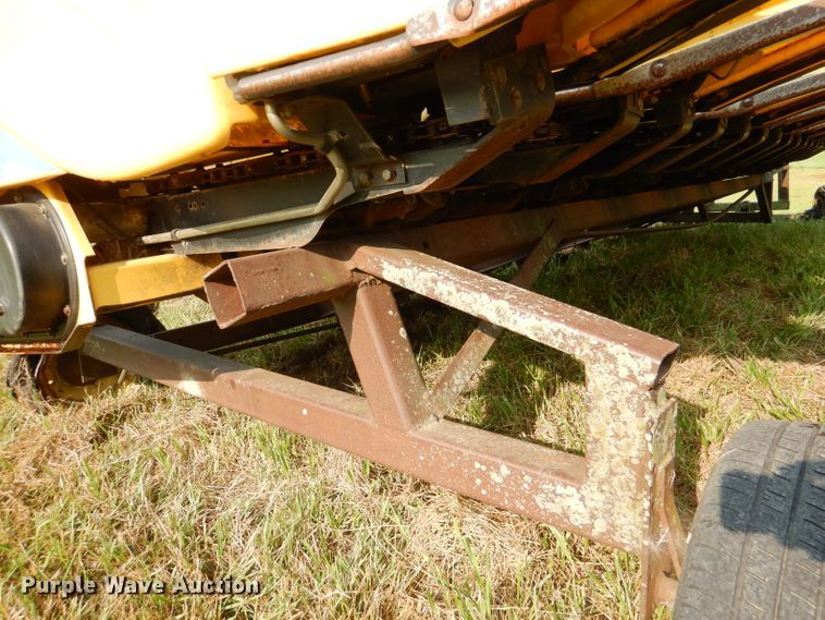 image for item DL3430 New Holland 98C  corn head