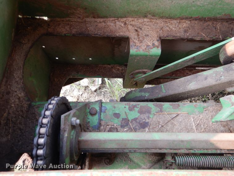 image for item DL3442 1980 John Deere 346  small square baler