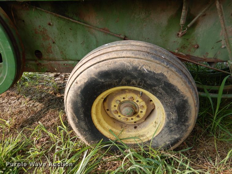 image for item DL3442 1980 John Deere 346  small square baler