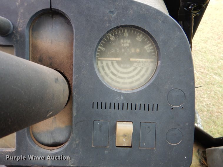 image for item DM3913 John Deere 2950  tractor