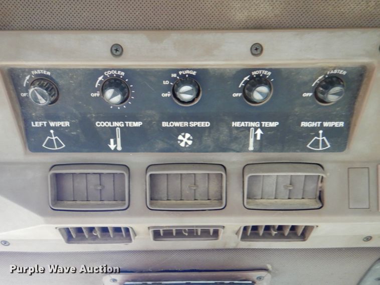 image for item DM3913 John Deere 2950  tractor