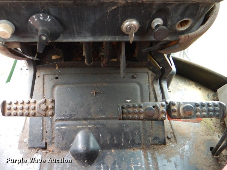 image for item DM3913 John Deere 2950  tractor