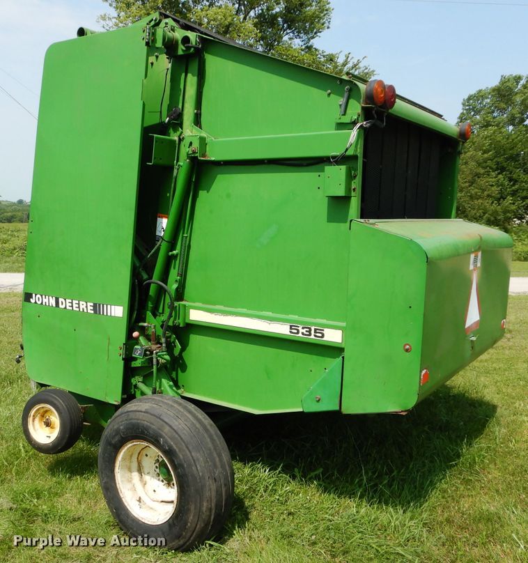 image for item DM4327 1994 John Deere 535  round baler