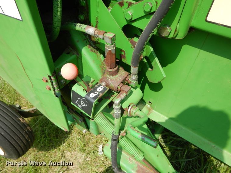 image for item DM4327 1994 John Deere 535  round baler