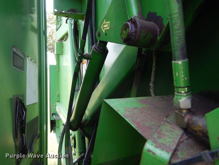 image for item DM4327 1994 John Deere 535  round baler
