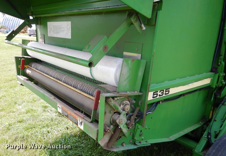 image for item DM4327 1994 John Deere 535  round baler