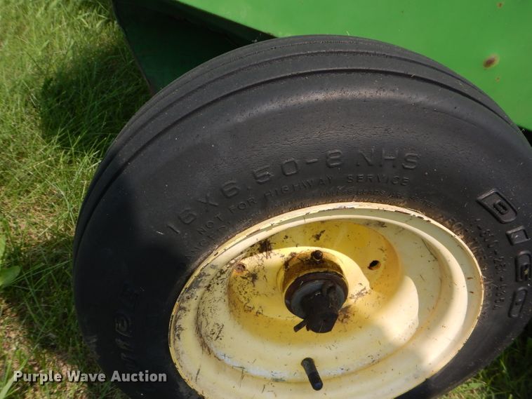 image for item DM4327 1994 John Deere 535  round baler