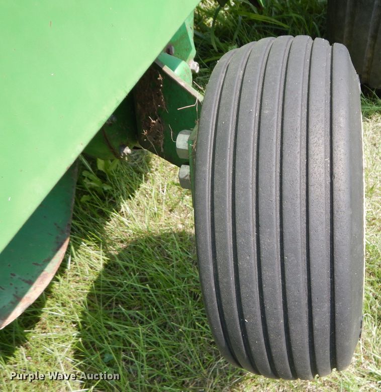 image for item DM4327 1994 John Deere 535  round baler
