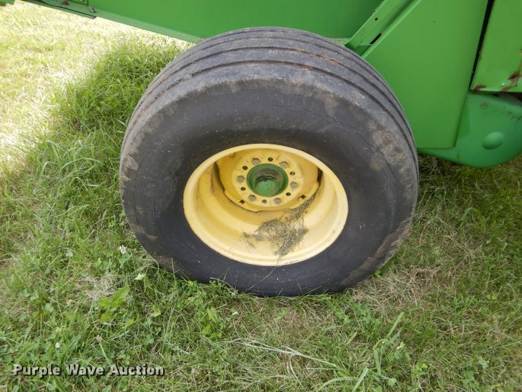 image for item DM4327 1994 John Deere 535  round baler
