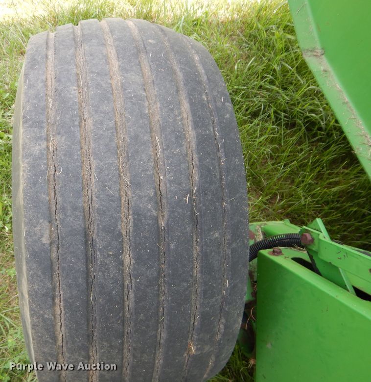 image for item DM4327 1994 John Deere 535  round baler