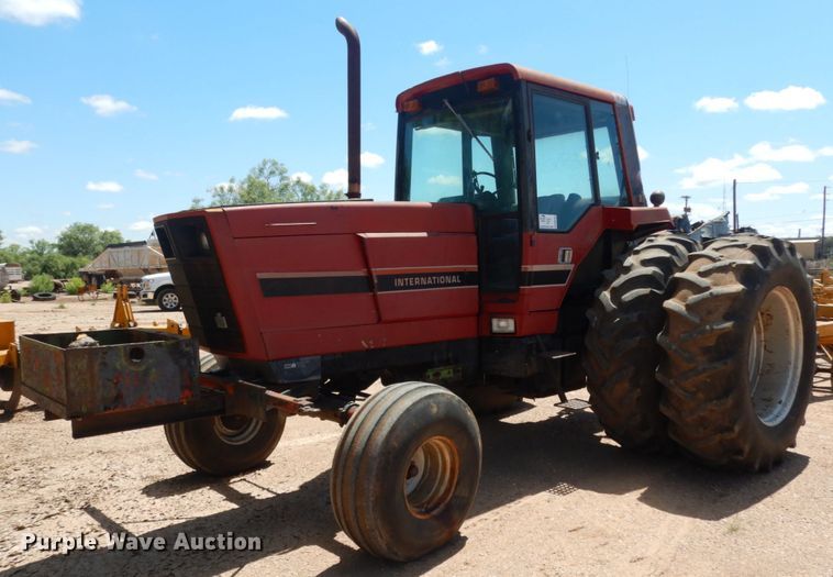 image for item DM6301 1982 International 5488  tractor