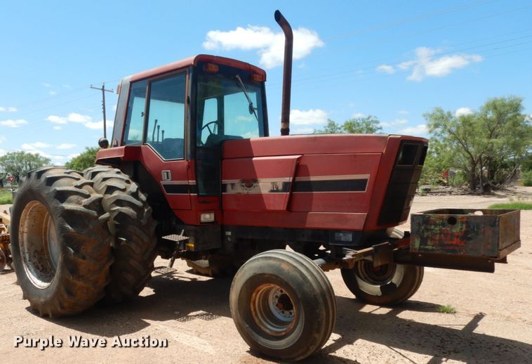 image for item DM6301 1982 International 5488  tractor