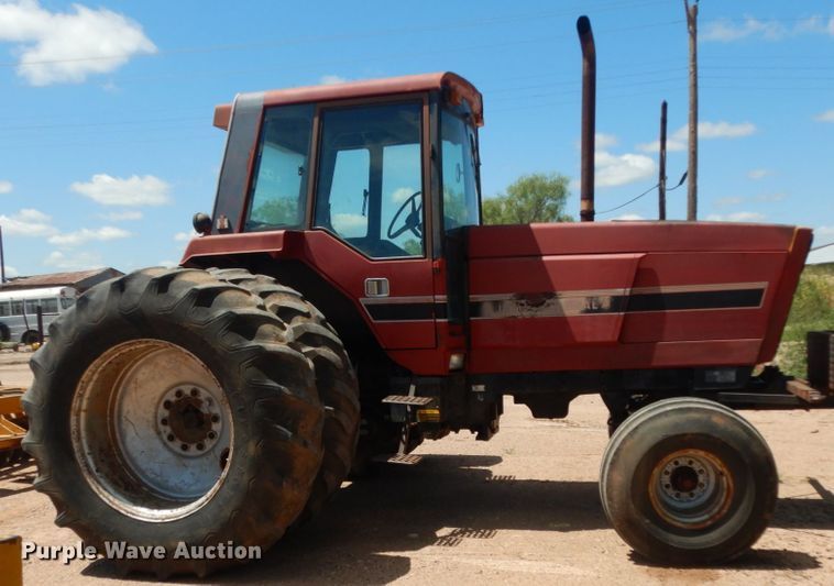 image for item DM6301 1982 International 5488  tractor