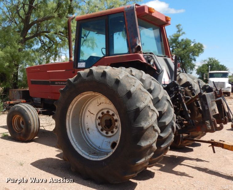 image for item DM6301 1982 International 5488  tractor